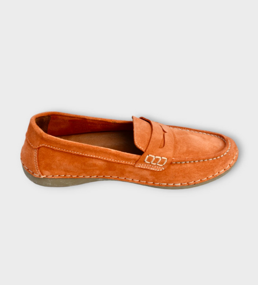 DISPONIBLE EN LIGNE SEULEMENT - TYCHE - CHAUSSURES - #55 - MAVIS - ORANGE SUEDE