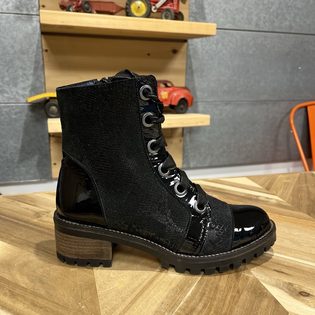 DISPONIBLE EN LIGNE SEULEMENT UNITY IN DIVERSITY (#2)